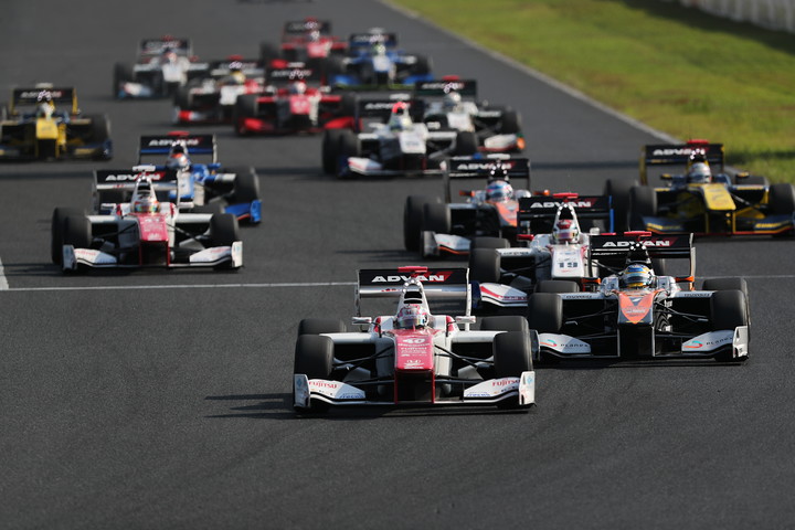 決勝レース2: 51周のレースがスタートした