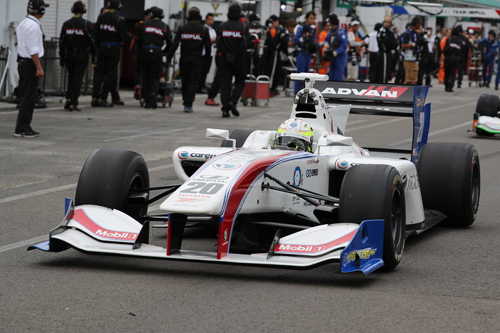 ノックアウト予選: ポールポジションは関口雄飛（ITOCHU ENEX TEAM IMPUL SF14）