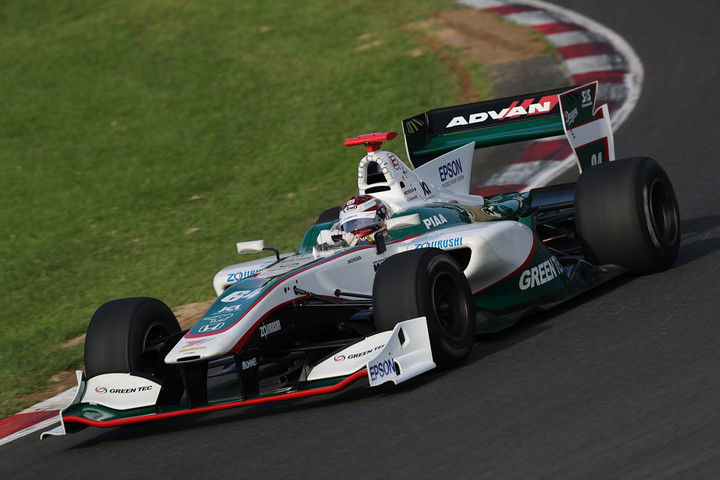 決勝2位は中嶋大祐（NAKAJIMA RACING SF14）