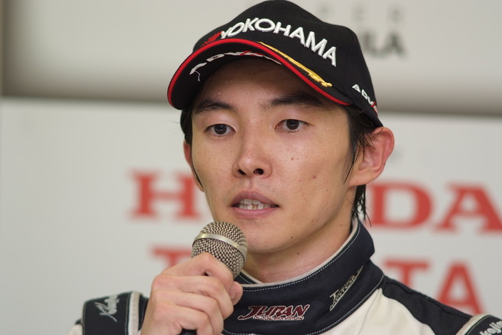 決勝記者会見: 2位の中嶋大祐（NAKAJIMA RACING）