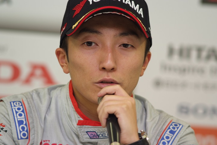 決勝記者会見: 3位の野尻智紀（DOCOMO TEAM DANDELION RACING）
