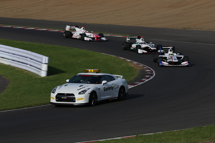 ジョアオ・パオロ・デ・オリベイラのコースアウトによりセーフティーが導入された