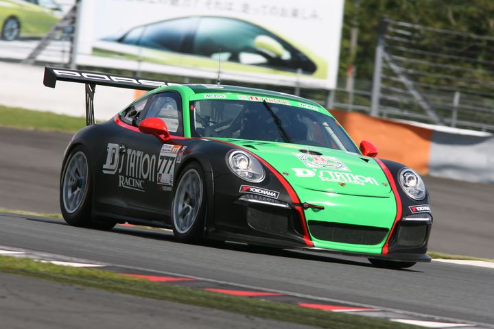 ST-1クラスポールポジションの星野敏／荒聖治／星野辰也／リー・ジョンウ組（D'station Porsche 991）