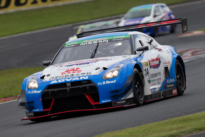 ST-Xクラス優勝は内田優大／藤井誠暢／平峰一貴組（スリーボンド日産自動車大学校GT-R）
