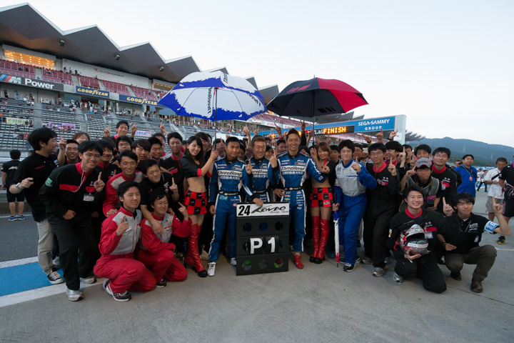 総合＆ST-Xで優勝したスリーボンド日産自動車大学校チームの面々