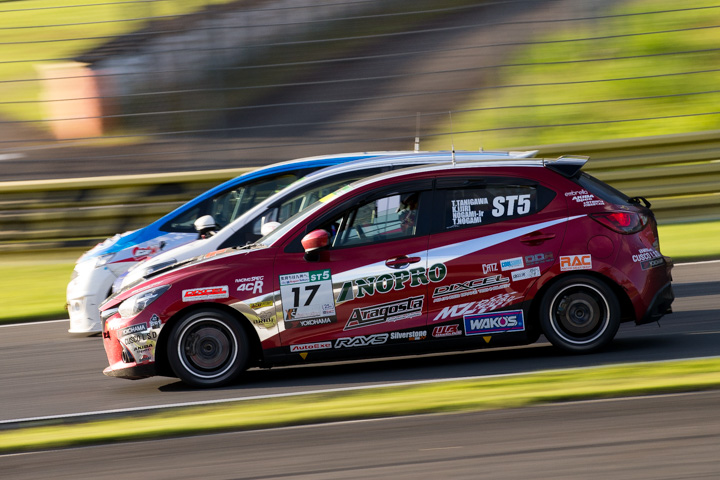 ST-5クラス、スリーワイドの争い