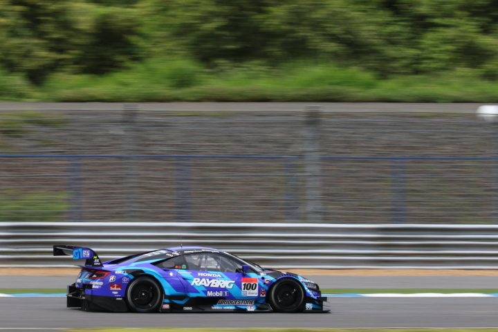 公式練習: 山本尚貴／伊沢拓也組（RAYBRIG NSX CONCEPT-GT）