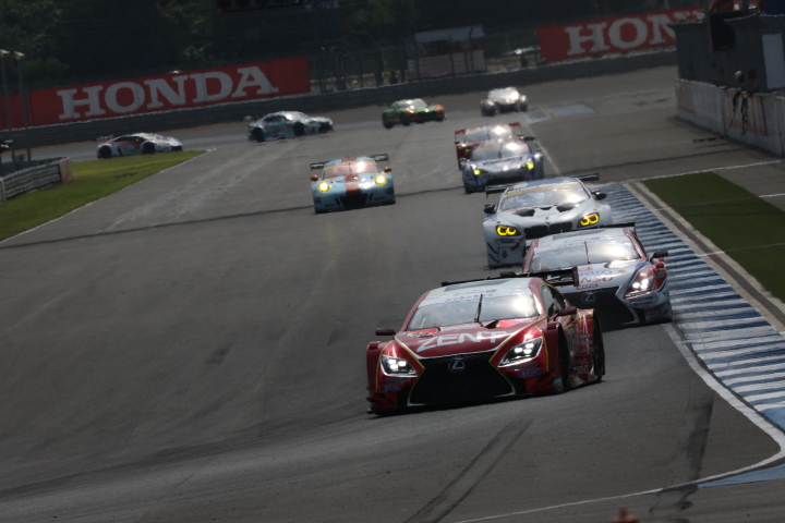 フリー走行: 立川祐路／石浦宏明組（ZENT CERUMO RC F）