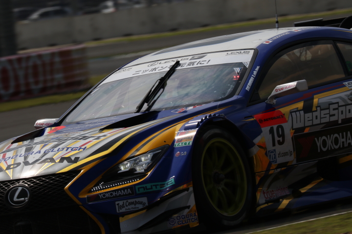 フリー走行: 立川祐路／石浦宏明組（ZENT CERUMO RC F）