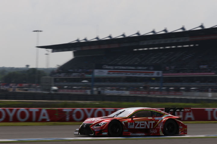 フリー走行: 立川祐路／石浦宏明組（ZENT CERUMO RC F）