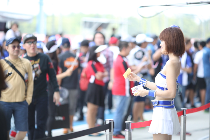 ピットウォーク: レースクイーン