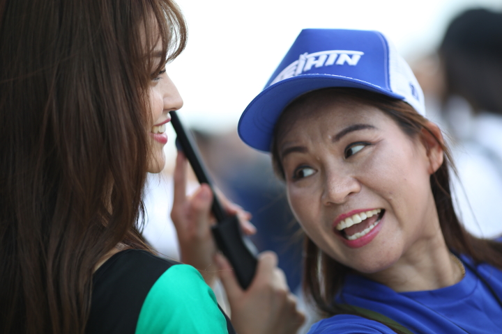 ピットウォーク: レースクイーン