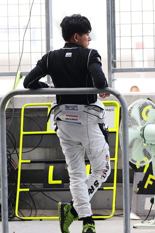 スタート進行: 千代勝正（MOLA）