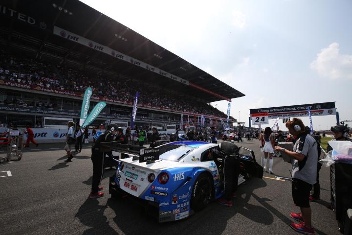 スタート進行: フォーラムエンジニアリングADVAN GT-R