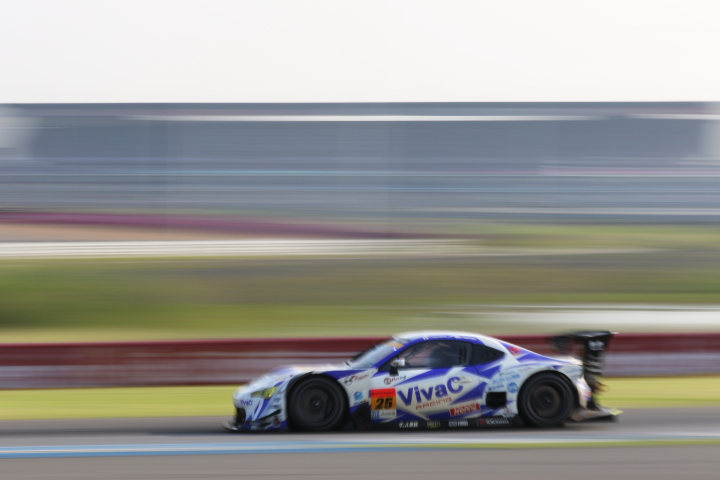 決勝レース: 松井孝允（VivaC 86 MC）