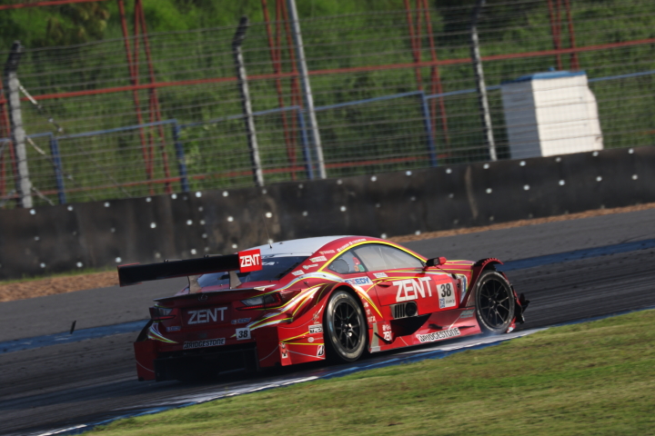 決勝レース: 立川祐路（ZENT CERUMO RC F）