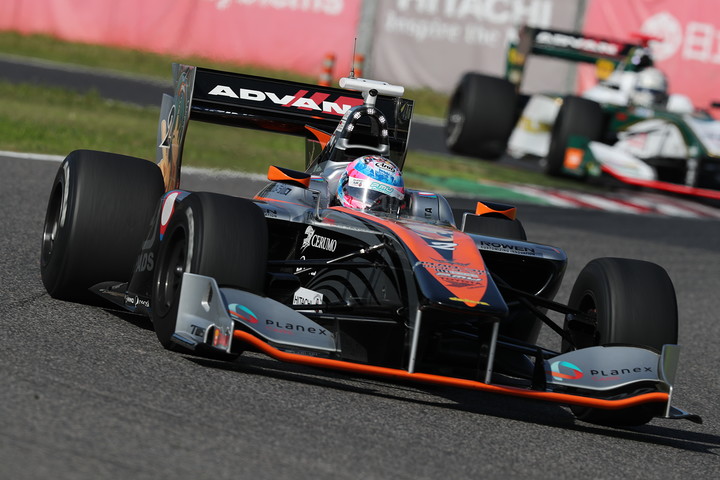 レース1決勝: スタートでトップに立った国本雄資（P.MU/CERUMO・INGING SF14）