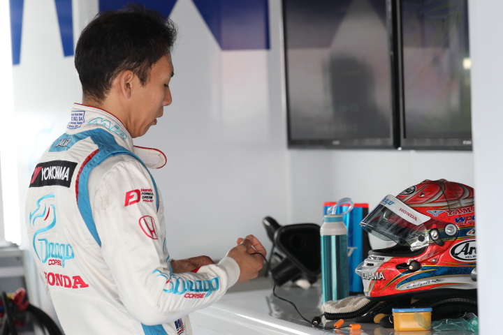 フリー走行: 小暮卓史（DRAGO CORSE）