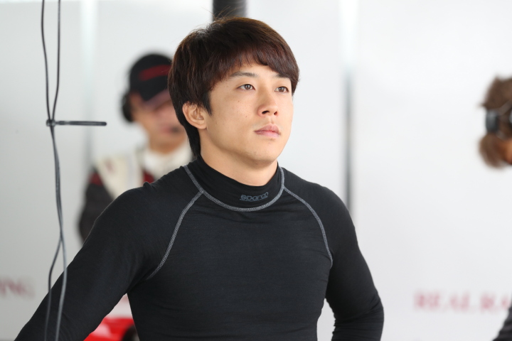 フリー走行: 伊沢拓也（REAL RACING）