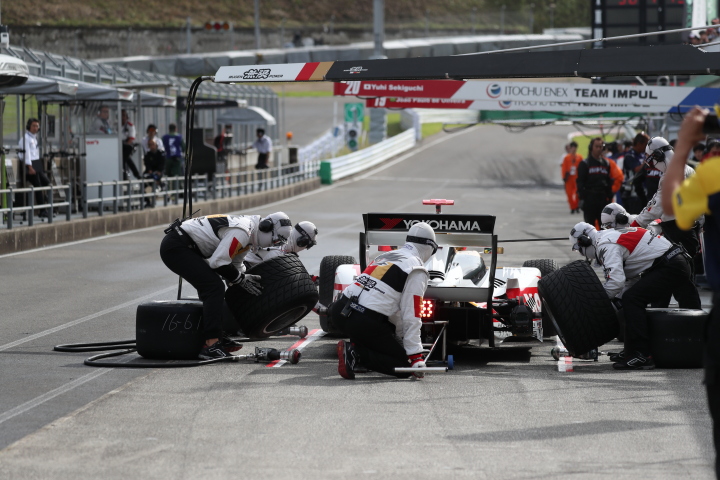 フリー走行: 山本尚貴（TEAM無限SF14）