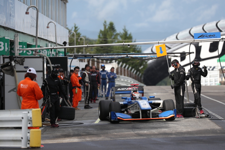 フリー走行: ジェームス・ロシター（フジ・コーポレーションKONDO SF14）