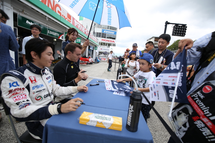 中嶋大祐とベルトラン・バゲット（NAKAJIMA RACING）
