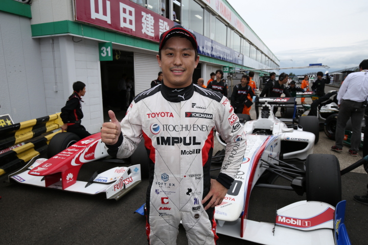 公式予選: ポールポジションを獲得した関口雄飛