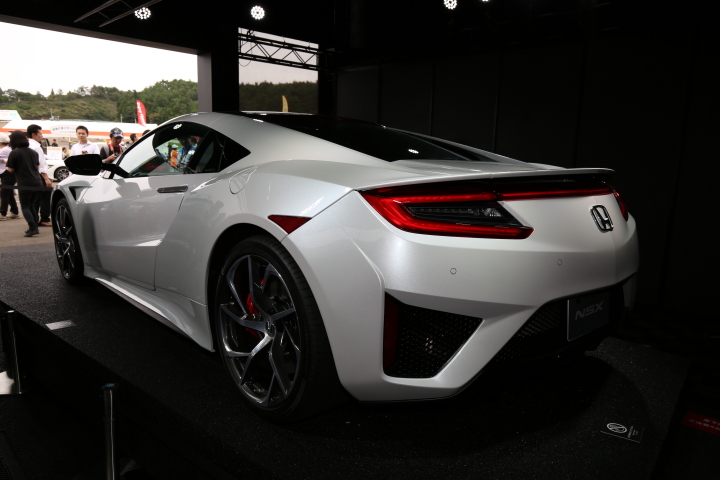 イベント: エンジョイホンダで展示された新型NSX