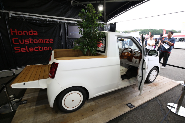 イベント: エンジョイホンダでは軽トラもカスタマイズされた