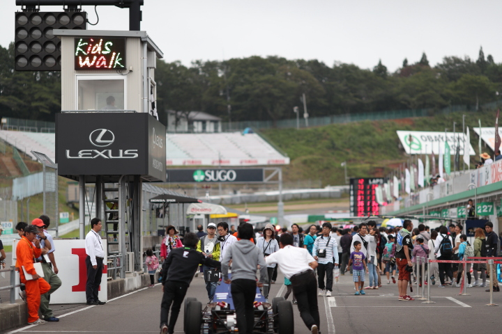 キッズピットウォーク: 多くの子ども連れファミリーが訪れた