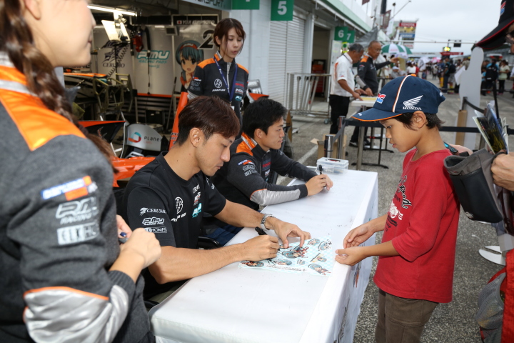 キッズピットウォーク: 石浦宏明と国本雄資（P.MU/CERUMO · INGING）