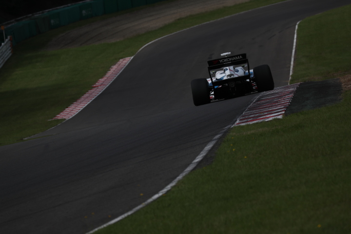 フリー走行: SPアウトコーナーを立ち上がるSF14