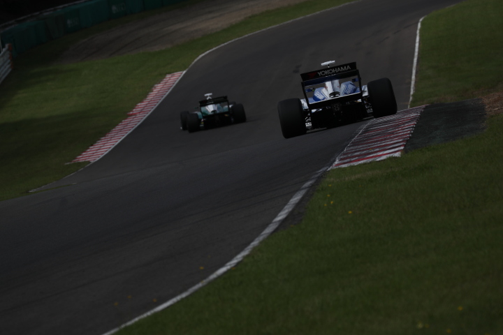 フリー走行: SPアウトコーナーを立ち上がるSF14