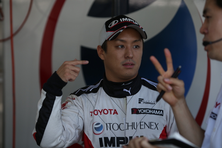 スタート進行: 関口雄飛（ITOCHU ENEX TEAM IMPUL）