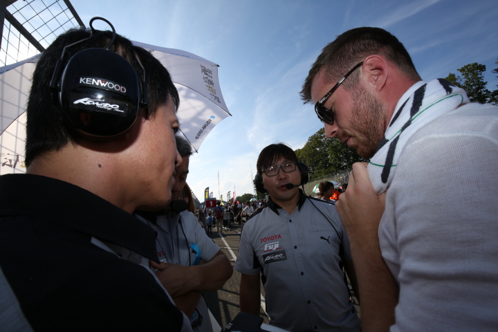 スタート進行: ジェームス・ロシター（KONDO RACING）