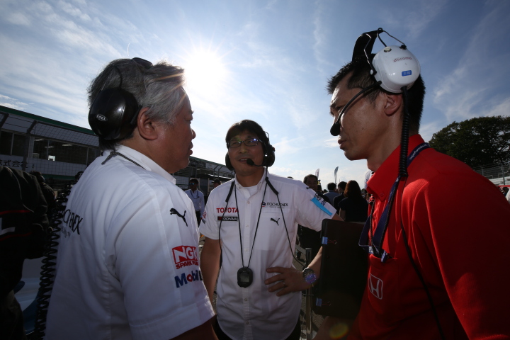 スタート進行: 腹の探り合い？　インパルとダンディライアンのスタッフ