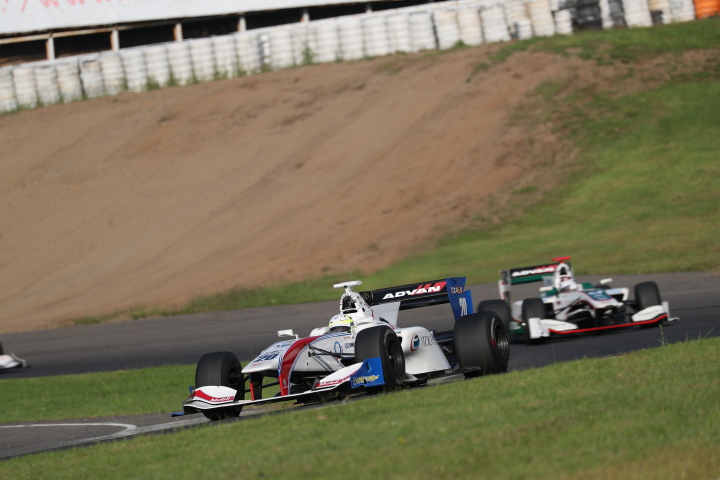 決勝レース: 関口雄飛（ITOCHU ENEX TEAM IMPUL SF14）