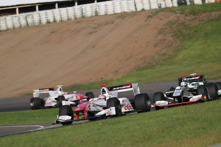 決勝レース: 野尻智紀（DOCOMO DANDELION M40Y SF14）