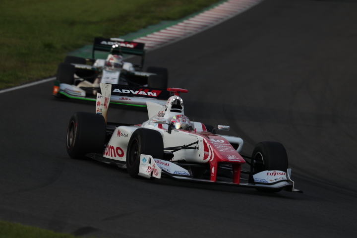 決勝レース: 野尻智紀（DOCOMO DANDELION M40Y SF14）