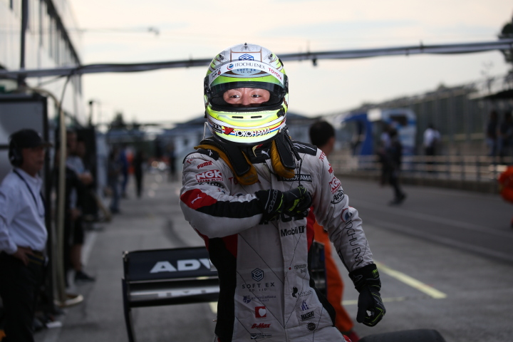 決勝レース: 鬼神の走りで優勝した関口雄飛（ITOCHU ENEX TEAM IMPUL）