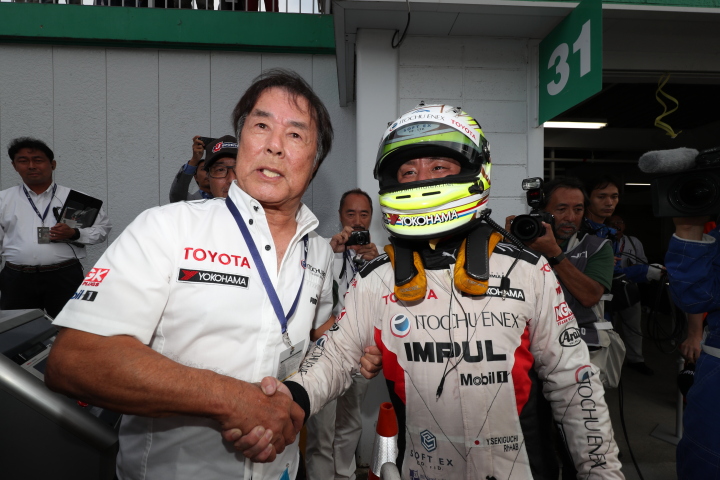 決勝レース: 優勝した関口雄飛と星野一義監督（ITOCHU ENEX TEAM IMPUL）