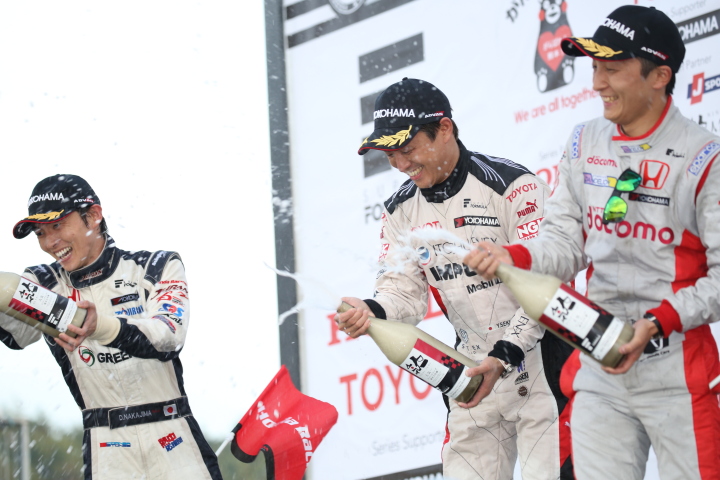 表彰式: シャンパン（スパークリング日本酒）ファイト