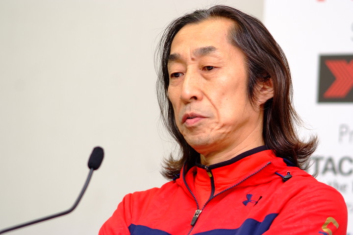 レース2決勝記者会見: 優勝チーム監督の村岡潔氏（P.MU/CERUMO · INGING）