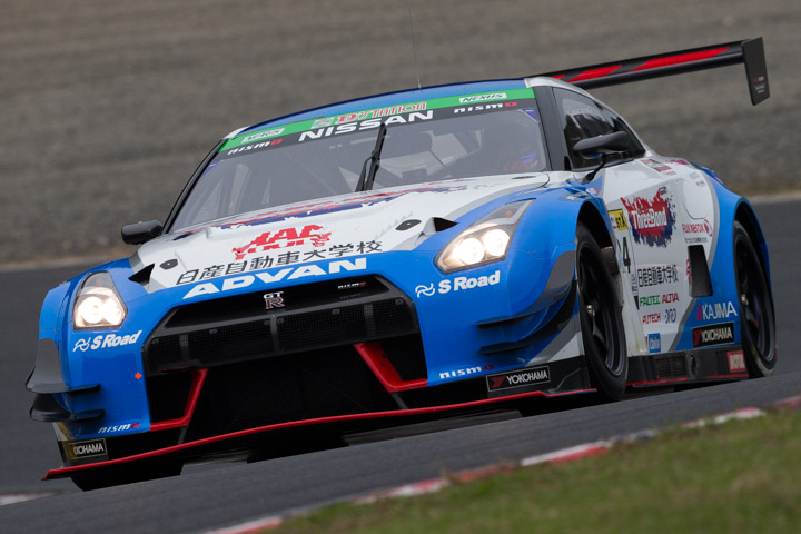 ST-Xクラスポールポジションの内田優大／藤井誠暢／平峰一貴組（スリーボンド日産自動車大学校GT-R）