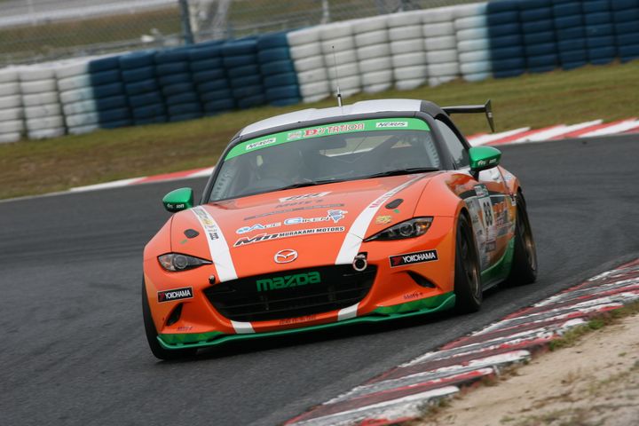 ST-5クラスポールポジションの村上博幸／筒井克彦／脇谷猛組（村上モータースMAZDAロードスターND）