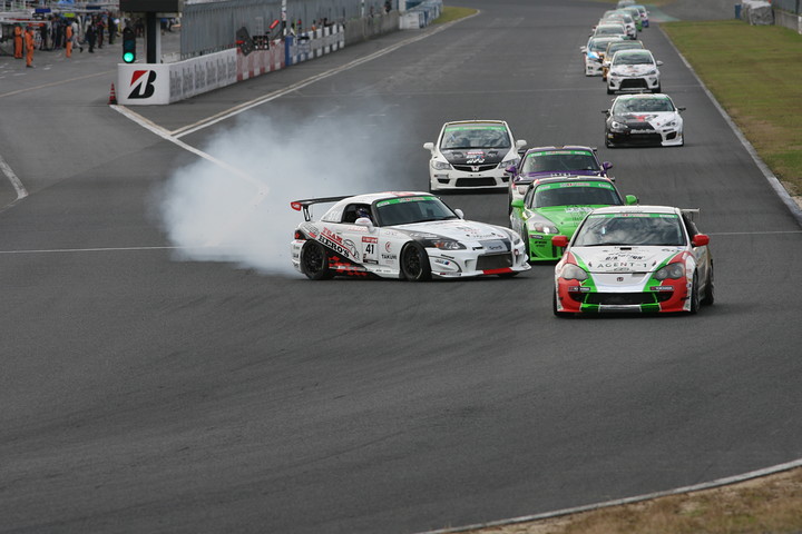 ストレートで横を向く石川京侍（TAKUMI × HERO'S SSR ings S2000）