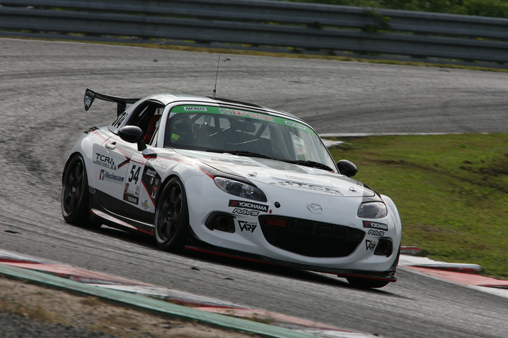 ST-4クラス優勝は近藤翼／堤優威／加藤彰彬組（TC CORSE iRacing ROADSTER）