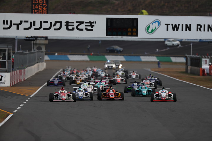 12周の決勝レースがスタートした