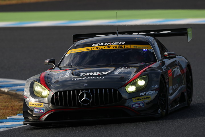 GT300クラスポールポジションのビヨン・ビルドハイム（GAINER TANAX AMG GT3）