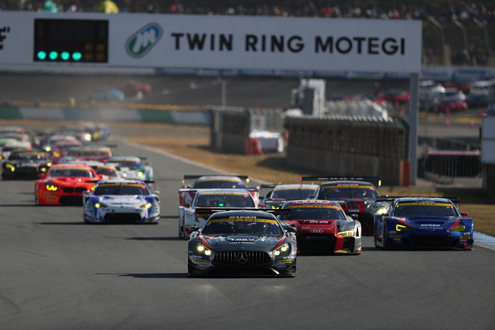 GT300クラスのスタートシーン